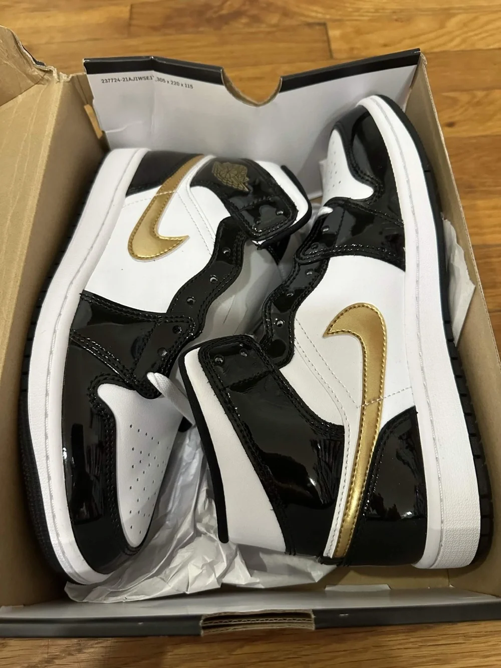 *Slightly Used* Jordan 1 Mid Men White Gold (852542-007) Size 8.5 *Damaged Box*